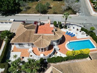 Casa a San Fulgencio. Esta magnãfica villa se encuentra en una de las zonas mãs demand