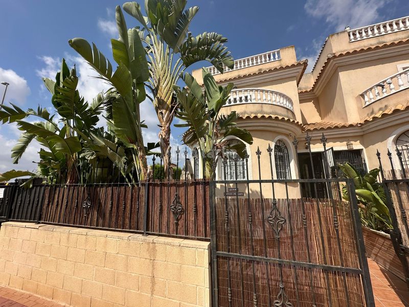 Foto c7bca849-9cdc-4ffb-83d8-a0aa817ee50c. House with pool in San Fulgencio