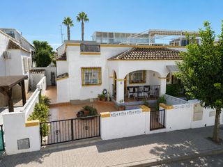 Haus in San Fulgencio. Esta bonita quadvilla, situada en una agradable zona residencial