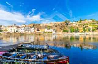 difice dans Ebre 6. Edificio histrico junto al ro en mora debre