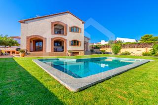 Maison dans Deu set 7. Estupenda villa en el casalot, a tan solo 5 minutos del mar.