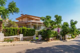 House in Xiprer 33. Bello chalet a unos pasos de la playa. urb. pino alto,  costa do