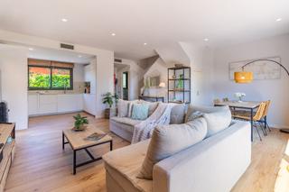 Casa adosada en Aufinac 2. Moderno chalet adosado con terraza en bonmont terres noves