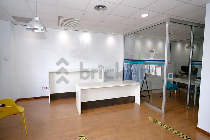 Foto 337b8bdd-2e21-4d23-b21c-c1206061ab95. Local commercial dans carrer de manolo taberner 21 dans Valencia