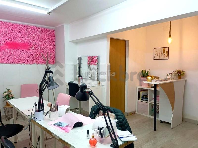 Foto a27c52b4-1104-449a-b7e5-73b9d9f2f9e5. Locale commerciale in passatge de caralt 14 in Singuerlín Santa Coloma de Gramenet