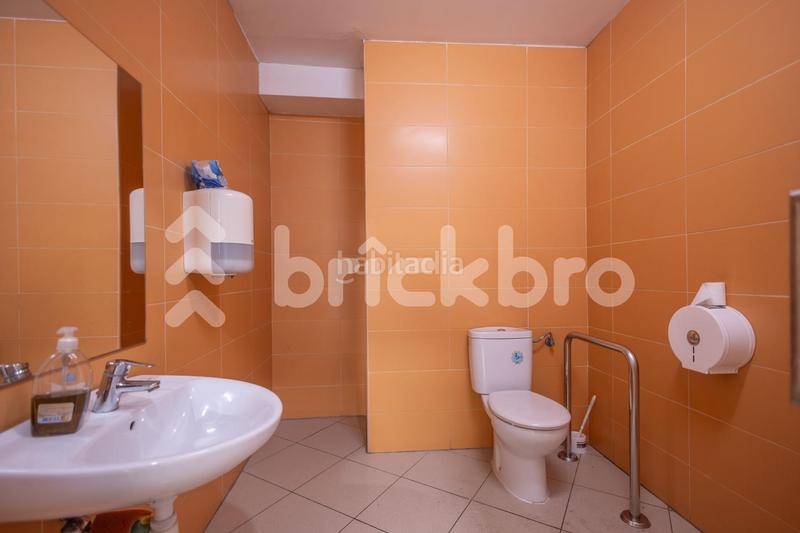 Foto e077a8ca-537d-498d-a105-d3eb3c75a7f5. Locale commerciale in Els Molins Mataró