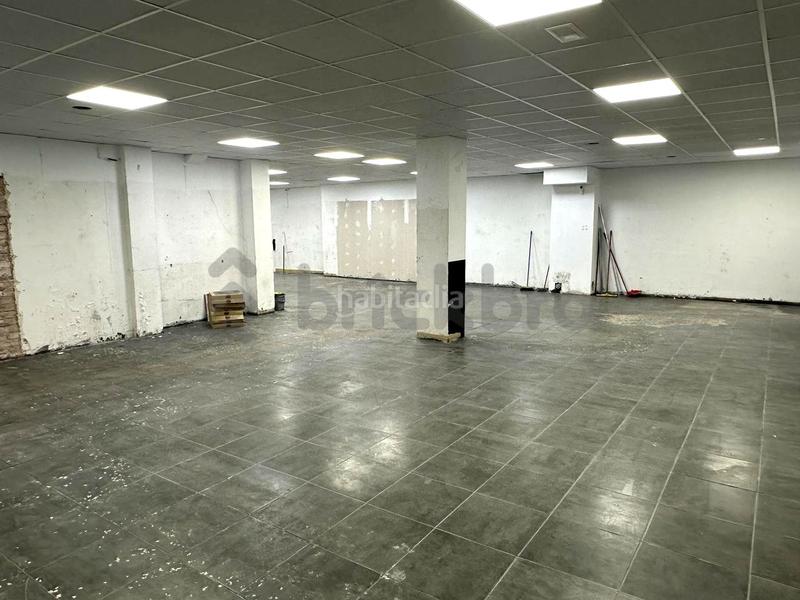 Foto 94b0de25-fec7-403e-a190-389284a29a33. Alquiler local comercial local en c. de sant josep en Esplugues de Llobregat