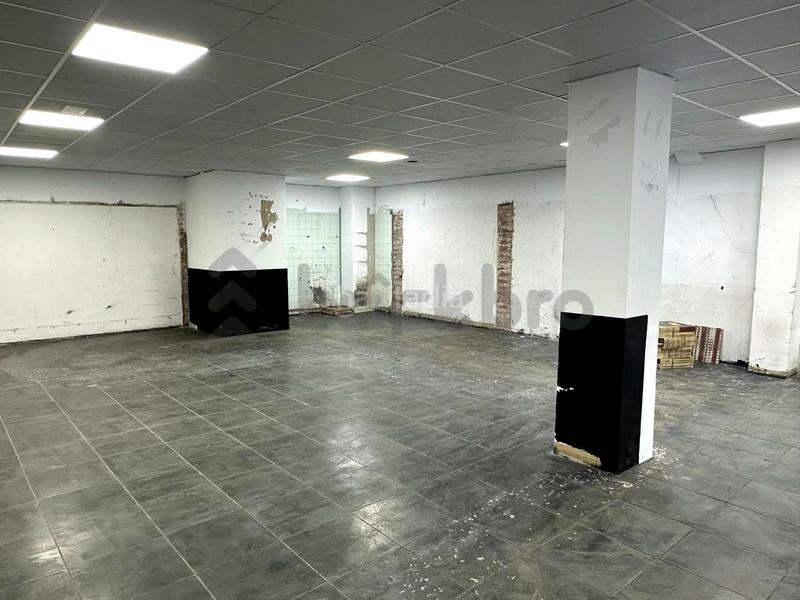 Foto 4fb3860e-f51d-4491-93cd-7a3bc8ceccb9. Lloguer local comercial a Can Clota Esplugues de Llobregat