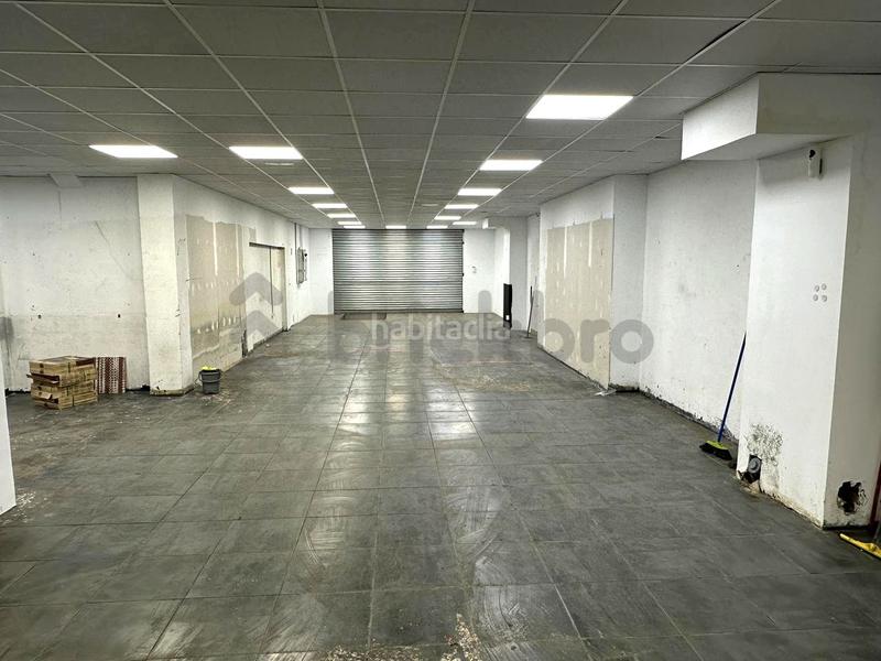 Foto 5cff1dcd-f968-41b2-a915-cb42d8fe74c1. Lloguer local comercial a Can Clota Esplugues de Llobregat