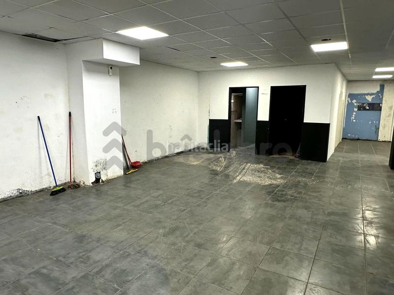 Foto f95b7d49-9a1f-493f-bd07-7de1e72586c8. Lloguer local comercial a Can Clota Esplugues de Llobregat