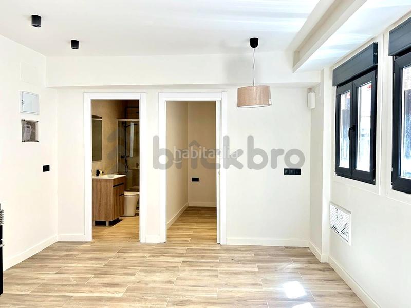 Foto 1514d77f-520b-444f-bf01-291359c8af55. Local comercial local en carrer darnau, local 2 en Barcelona