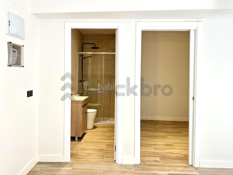 Foto 30747e87-b977-4c71-90f0-cff9125a21a5. Local comercial local en carrer darnau, local 2 en Barcelona