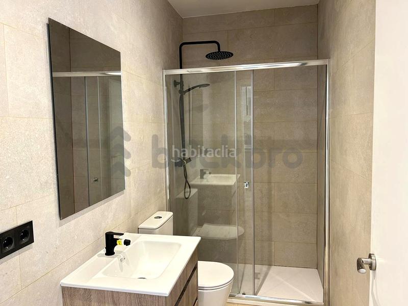 Foto 50a4b4af-9681-4745-b2d6-a6be5c03bbb3. Local comercial local en carrer darnau, local 2 en Barcelona