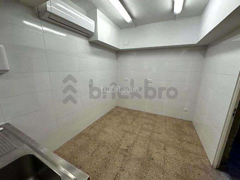 Foto bafafb66-fcfe-4002-8745-8ea166469e11. Local comercial a Guinardó Barcelona