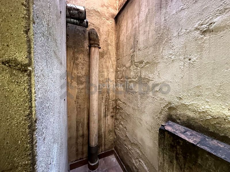 Foto c13508a3-7684-4f2f-9854-ebefbea44135. Local comercial a Guinardó Barcelona