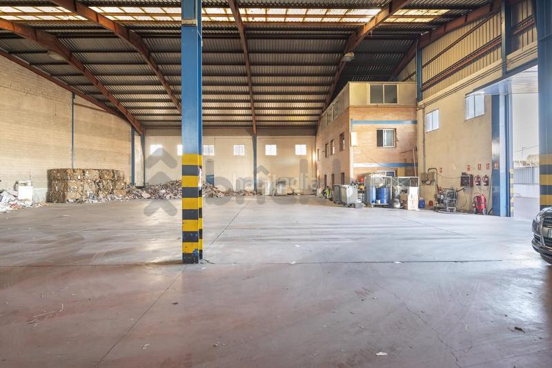 Foto abe56301-c307-4950-b647-0d44103f1ca6. Fabrikhalle in Leganés norte Leganés