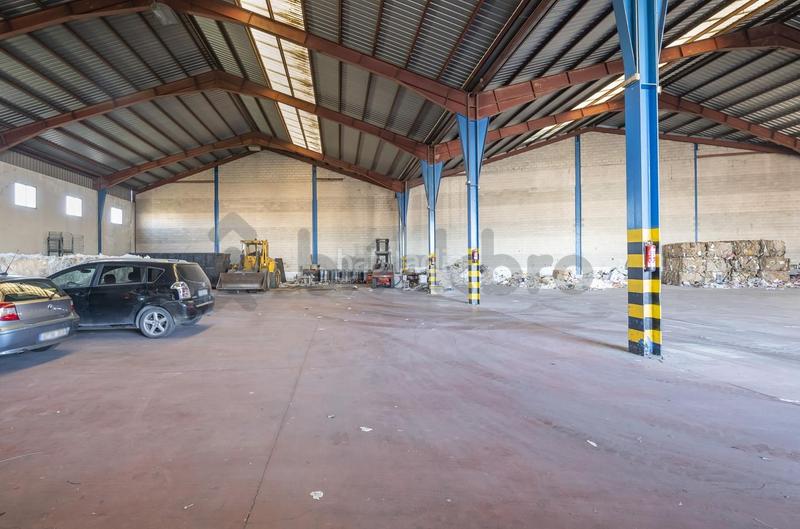 Foto e90796d5-8347-421e-a404-35bea5e4f218. Fabrikhalle in Leganés norte Leganés