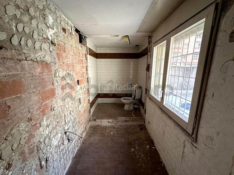 Foto f255adea-37e3-4c49-a1ff-ff36c0b38c28. Lloguer local comercial a La Verneda - La Pau Barcelona