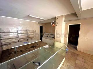 Local commercial  Carrer del pla de fornells. Local en carrer del pla de fornells  barcelona