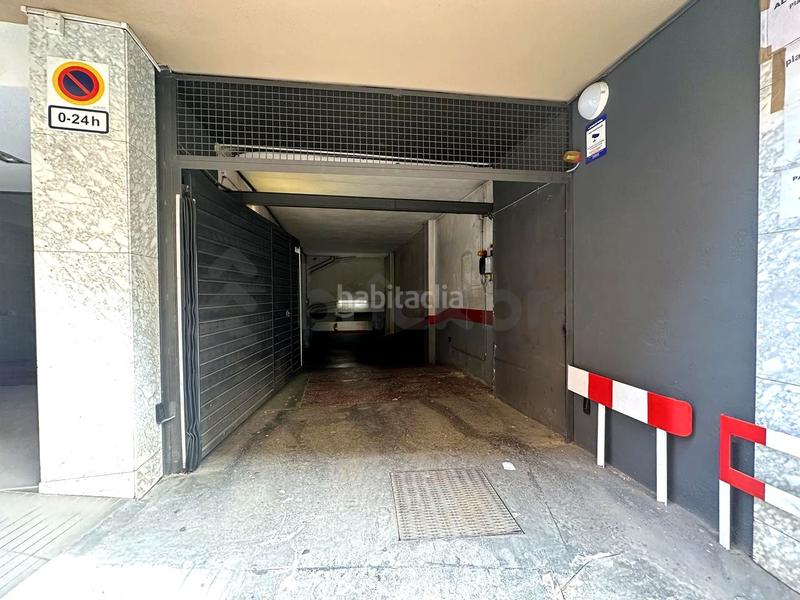 Foto f27fc27e-cdf1-46ea-8e53-c8d483186328. Autoparkplatz in Putget - Farró Barcelona