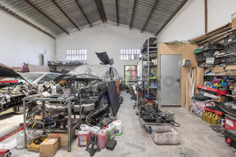 Foto e5587783-ee7b-46aa-858a-4bf90696e66e. Industrial building in Humanes de Madrid