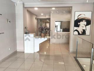 Lloguer Local Comercial  Carrer de loreto. Local en carrer de loreto  barcelona