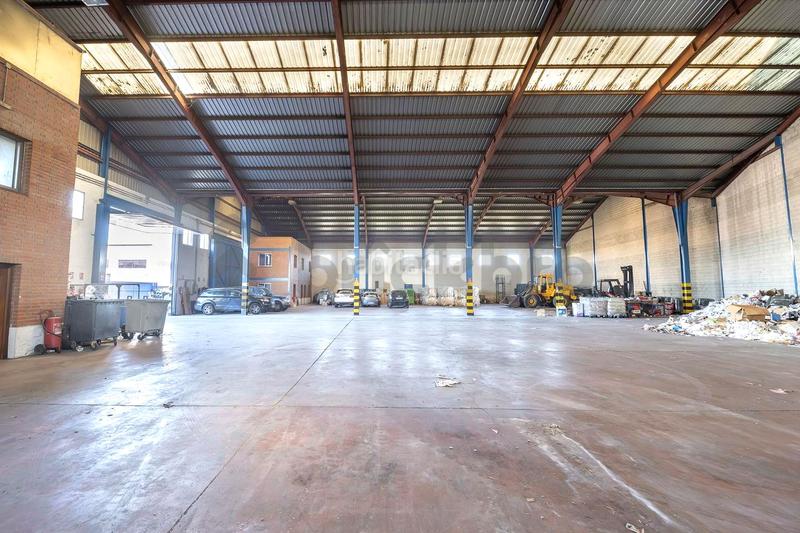 Foto 0f685f7d-e4fd-4f47-915b-b6c49bf0a3a5. Location bâtiment à usage industriel dans Leganés norte Leganés