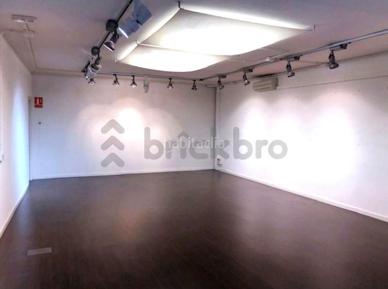 Foto a64c563d-7ec9-4f09-8de6-f86a227da1a4. Alquiler local comercial local en carrer de les camèlies en Barcelona