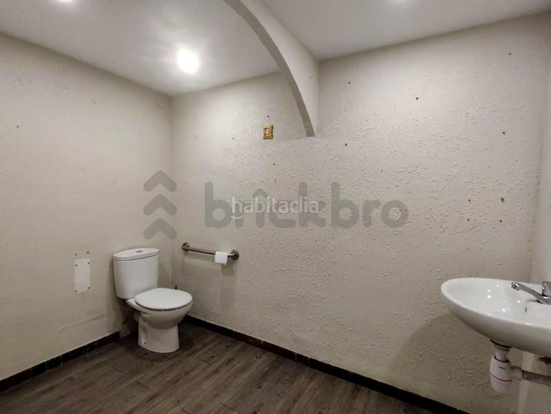 Foto 45a8df17-96f7-42ac-a3a9-207a8de13dc6. Lloguer local comercial a Centre Cornellà de Llobregat