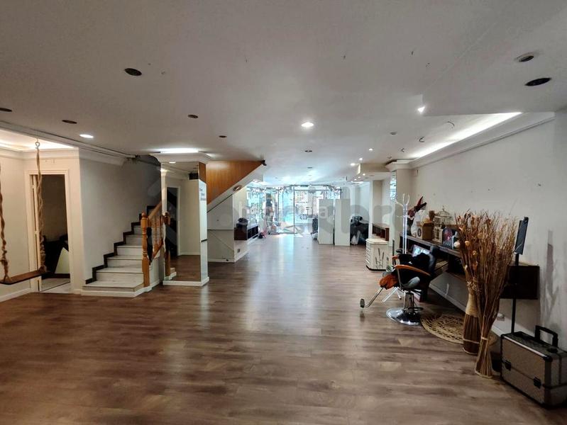 Foto 819d4218-6ee4-4198-8a25-b1c8d32253eb. Lloguer local comercial a Centre Cornellà de Llobregat