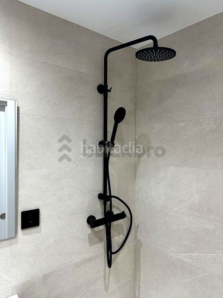 Foto 9515189f-0910-4bd4-ac23-7149287e27b2. Local comercial a Vila de Gràcia Barcelona