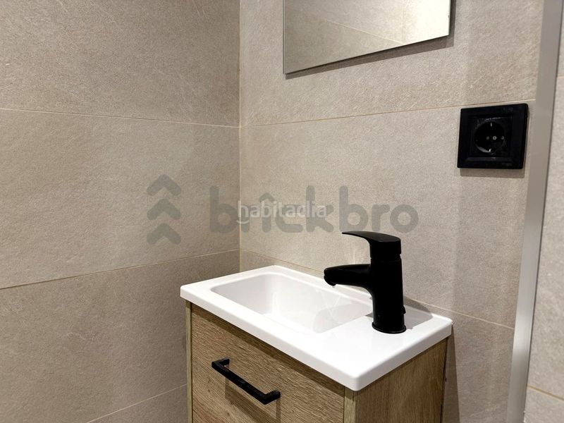 Foto bd853bc6-f764-4d57-9cc4-94de55c90ced. Local comercial a Vilapicina - Torre Llobeta Barcelona