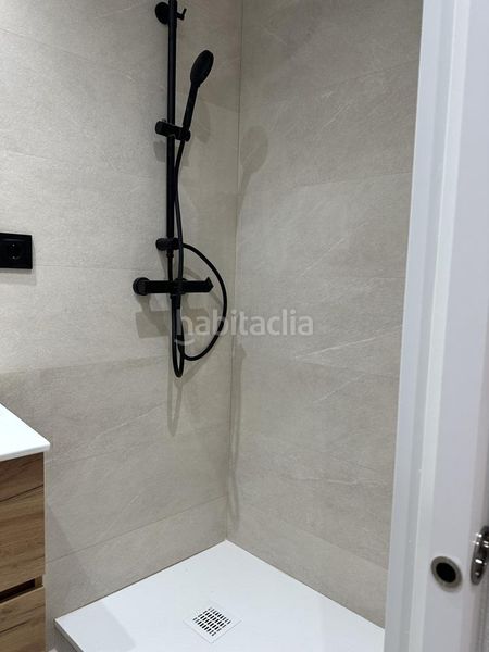 Foto 2e2d0d34-293d-4326-8736-761d78dbf62d. Estudi a Vila de Gràcia Barcelona