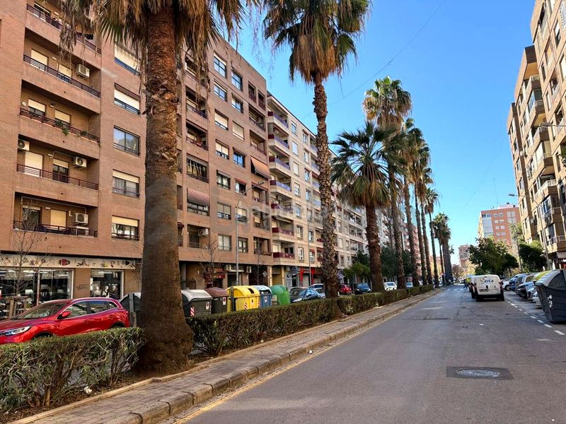 Foto fdeda9a0-b856-477e-a33e-28d611d2e19d. Local comercial a Beteró Valencia