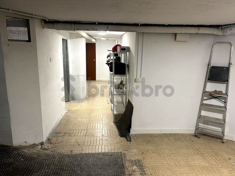 Foto a3969abb-c677-440b-b901-9443b8cb9037. Local comercial a Congrés - Indians Barcelona