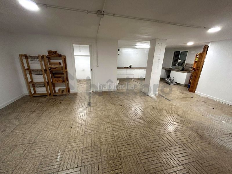 Foto c74cdbee-4706-4aae-9a32-fbe8c463a71e. Local comercial a Congrés - Indians Barcelona