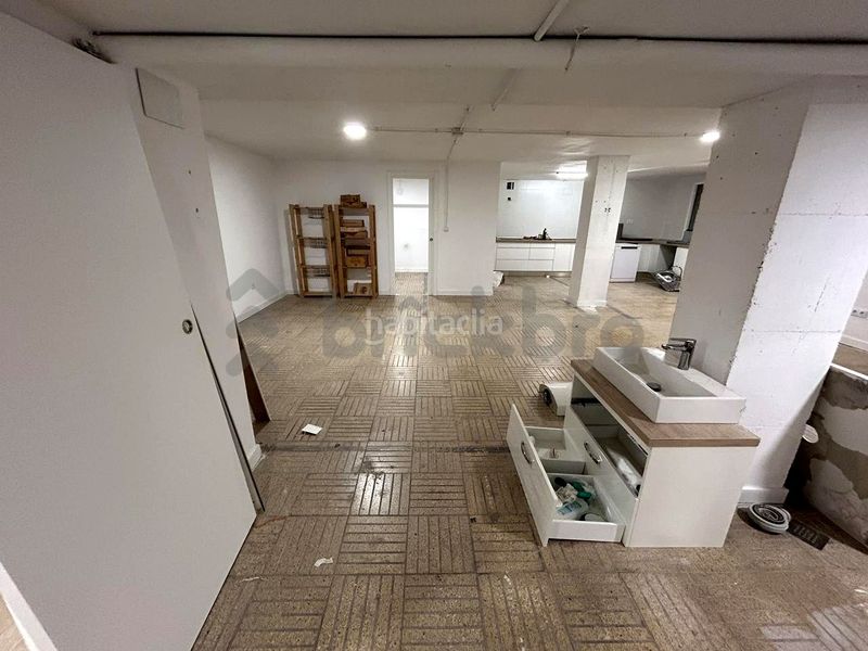 Foto eedd1ab7-44b2-4375-bd47-bcde3f072099. Local comercial a Congrés - Indians Barcelona
