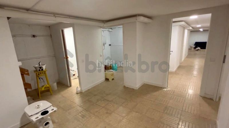 Foto f32704f4-c59f-4b78-bdeb-c7227adb1fbb. Local comercial a Congrés - Indians Barcelona