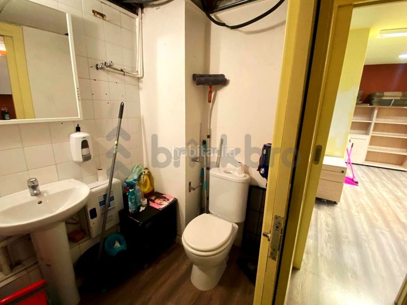 Foto f81db6ba-6798-4ad7-b073-7a1bc43f0bab. Local comercial a Les Planes Sant Joan Despí