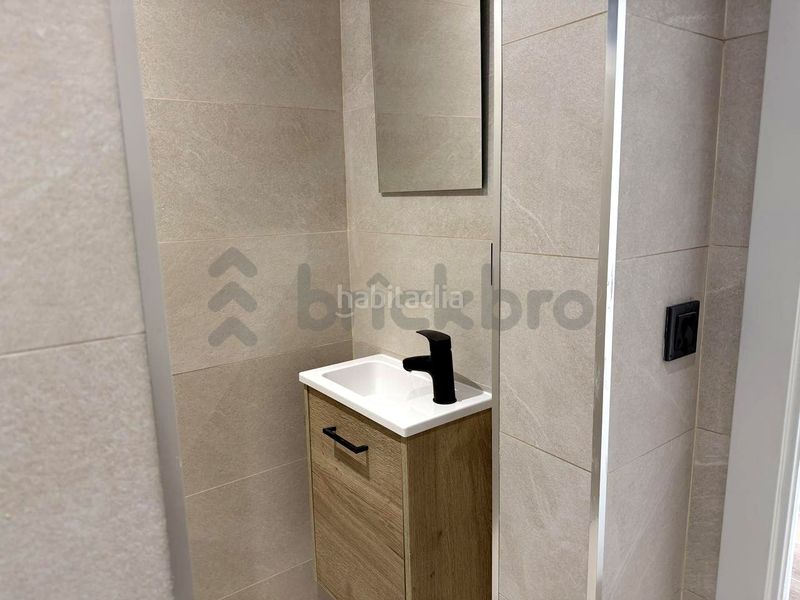 Foto 2f9f25d4-b4e2-4f13-ad2d-3da0973cd2bd. Estudi a Vilapicina - Torre Llobeta Barcelona