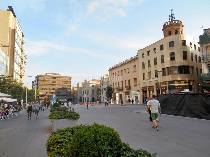 Foto 8b1c2563-4678-45c3-ad6f-2627341fdefd. Local comercial a Centre Sabadell