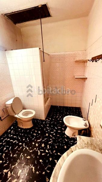 Foto b3654186-1bd3-4c2f-8492-81775fff6998. Edificio en Can Roses Rubí