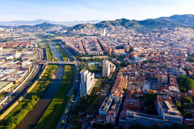 Foto f957cf3d-3b21-4041-a2a4-e6633949fa9a. Local comercial a Riu Nord Santa Coloma de Gramenet