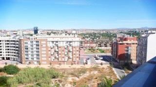 Lloguer Pis  Plaza brigada paracaidista. Ático en alquiler