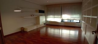 Location Appartement  Europa. Vivienda disponible en julio26 en avenida europa
