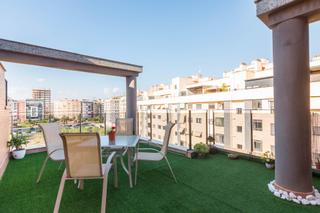 Ático en Juan Carlos I. Semiático con terraza de 36 m2 en planta, 3 orientaciones y 3 do