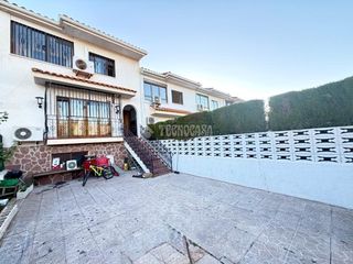 Maison jumelée à Centro. Casa en venta en arganda del rey