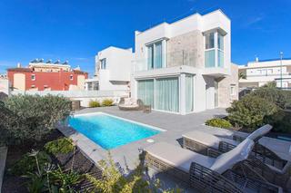 Casa  Calle gabriela mistral. Este casa / chalet se encuentra en la zona de aguas nuevas, torr