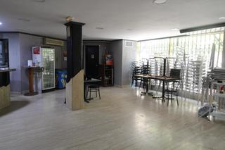 Local commercial  Deportista andres muñoz. Venta de local con terraza de mas de 100 m2