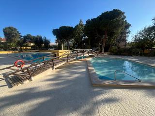 Flat  Carrer trident. Piso en urbanizacion con piscina